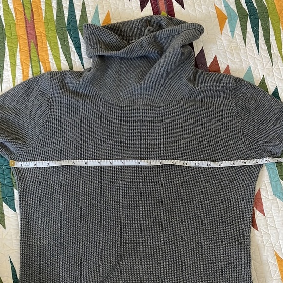 Lauren sweatshirt/top, gray waffle knit, with drawstring turtleneck, size L - Picture 8 of 9